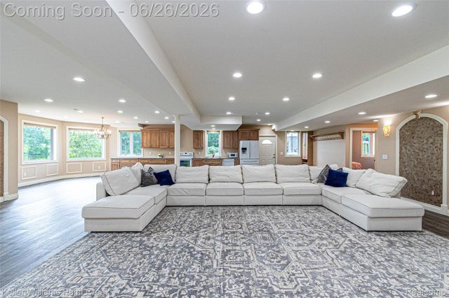 2400 Inwood Road, Washington Township, MI 48095
