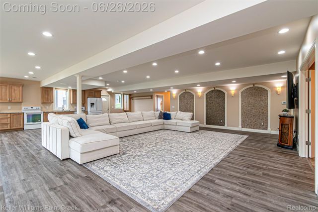 2400 Inwood Road, Washington Township, MI 48095
