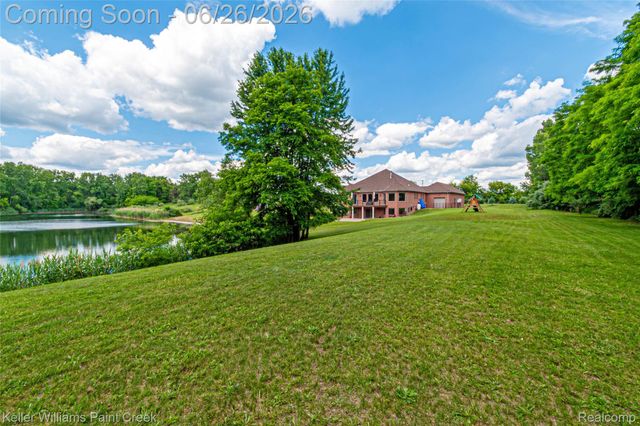 2400 Inwood Road, Washington Township, MI 48095