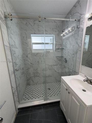 3950 NW 171st Ter, Miami Gardens, FL 33055