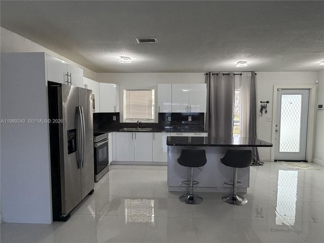 3950 NW 171st Ter, Miami Gardens, FL 33055