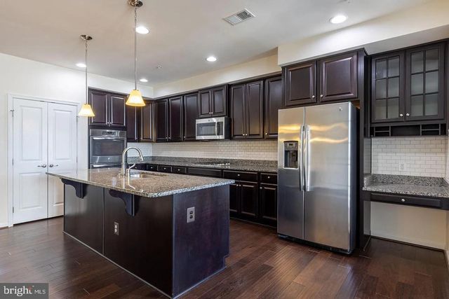 7584 BRUNSON CIR, Gainesville, VA 20155