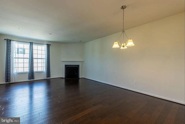 7584 BRUNSON CIR, Gainesville, VA 20155