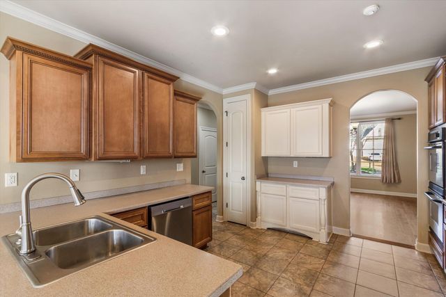 8841 RIVER PINE DR, Cordova, TN 38016