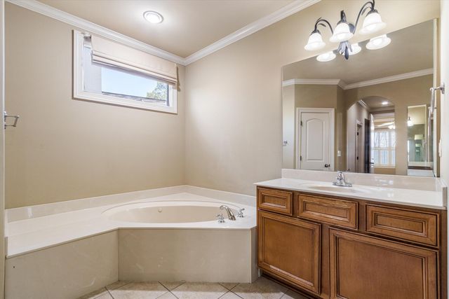 8841 RIVER PINE DR, Cordova, TN 38016