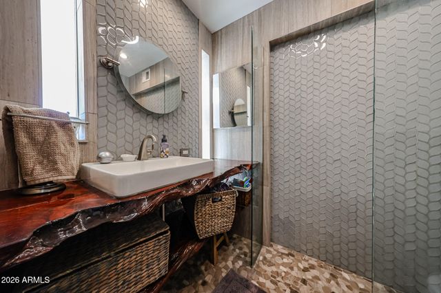 6037 W MARCONI Avenue, Glendale, AZ 85306