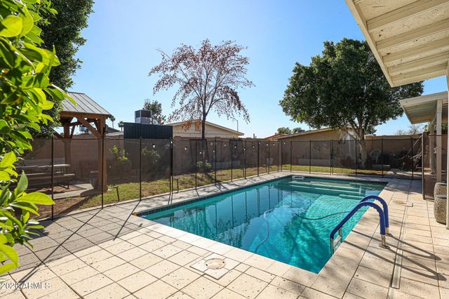 6037 W MARCONI Avenue, Glendale, AZ 85306