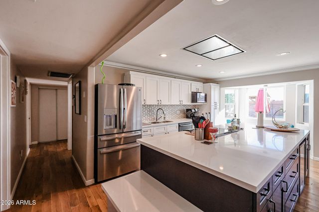 6037 W MARCONI Avenue, Glendale, AZ 85306