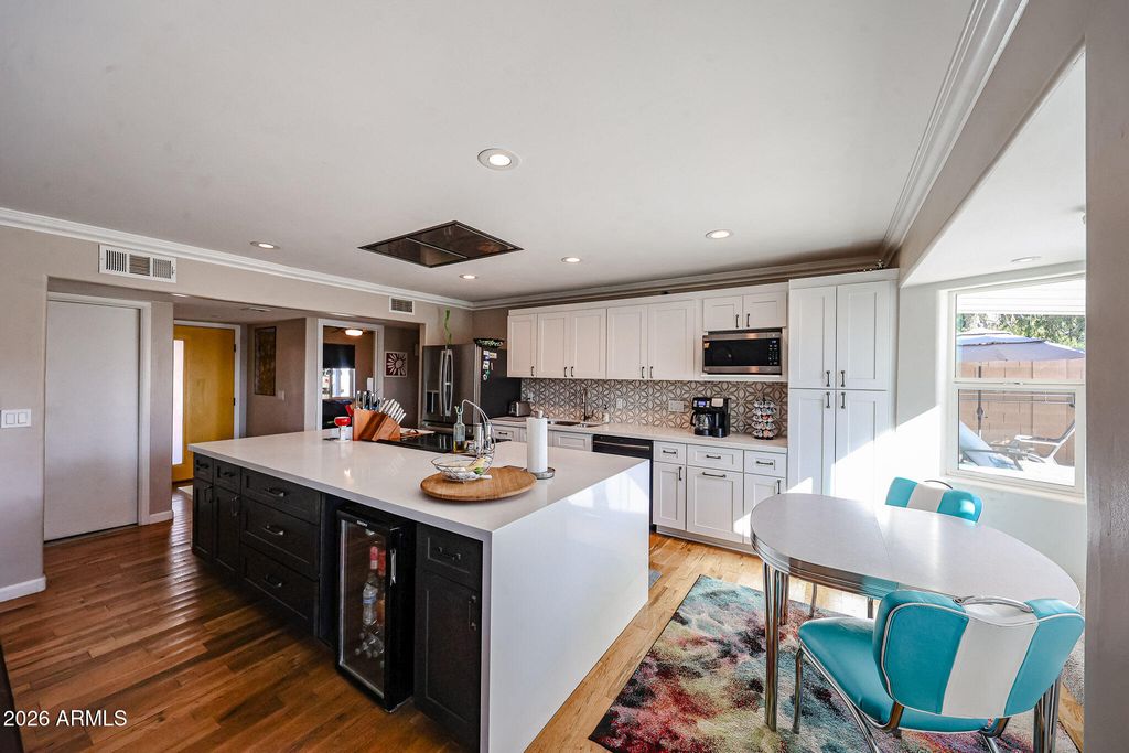 6037 W MARCONI Avenue, Glendale, AZ 85306