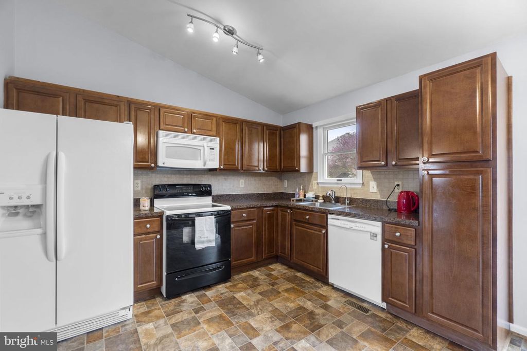 Image 10 of property listing at 9 IRONMASTER CT, Thurmont, MD 21788