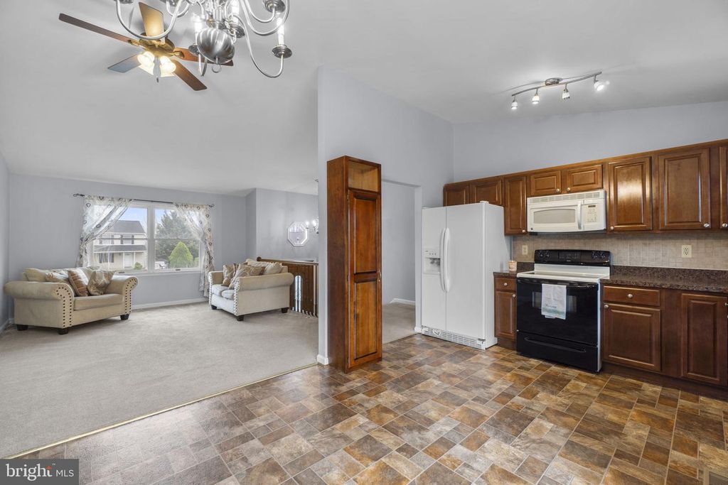 Image 4 of property listing at 9 IRONMASTER CT, Thurmont, MD 21788