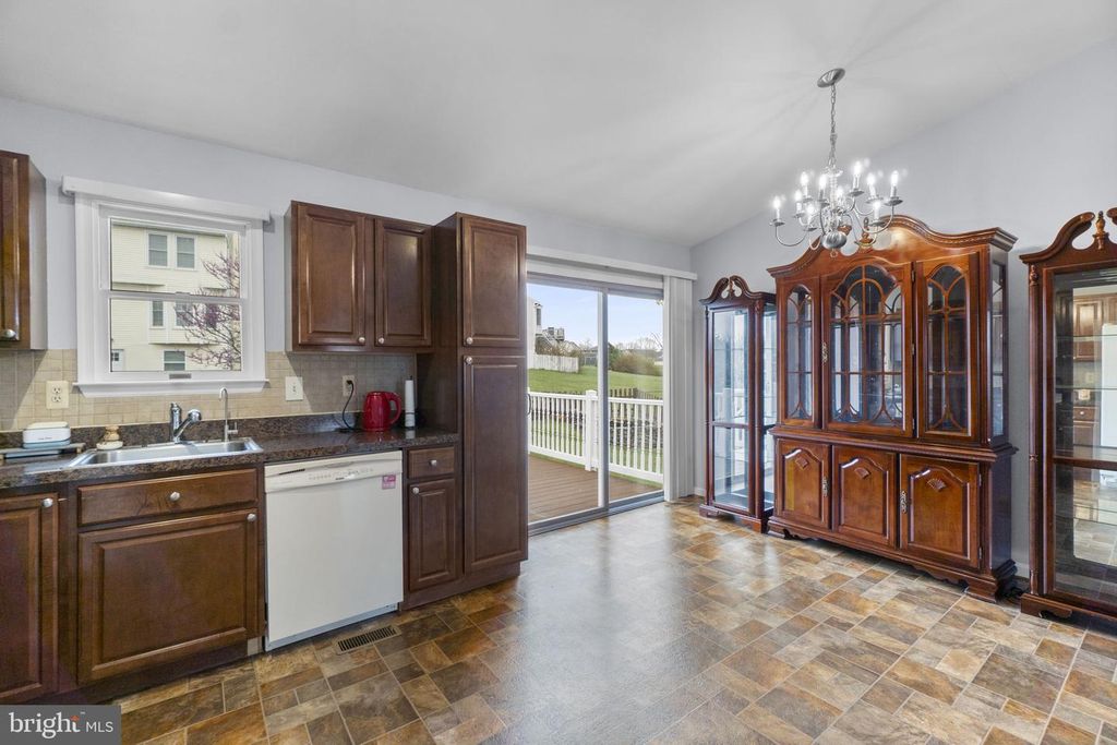 Image 5 of property listing at 9 IRONMASTER CT, Thurmont, MD 21788