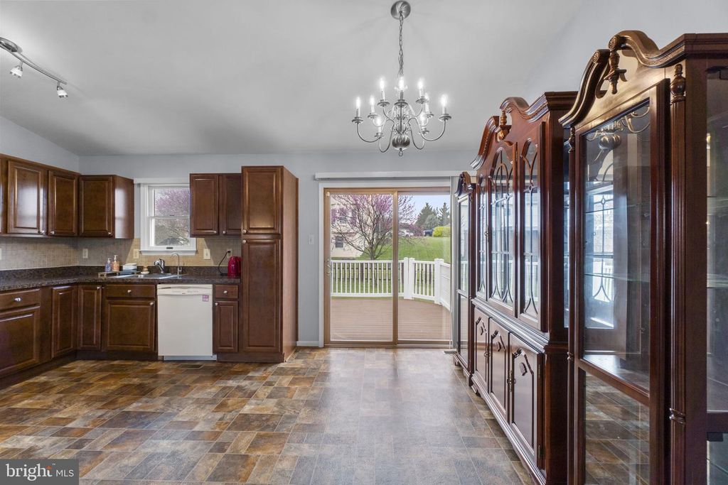 Image 6 of property listing at 9 IRONMASTER CT, Thurmont, MD 21788