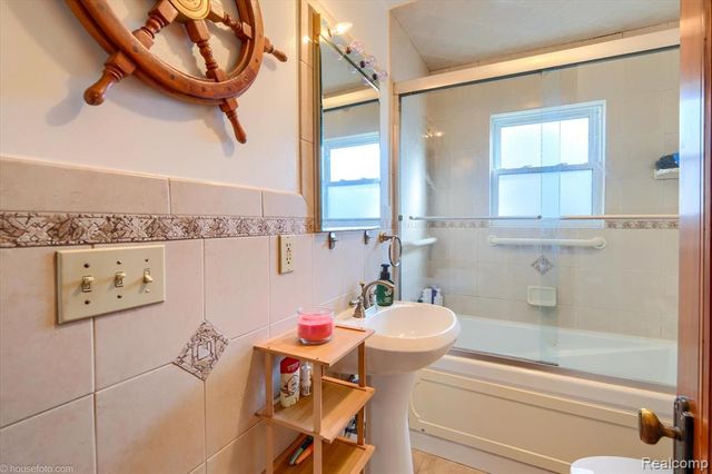 238 E Nepessing Street, Lapeer, MI 48446