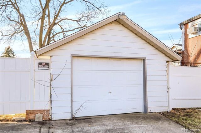 238 E Nepessing Street, Lapeer, MI 48446