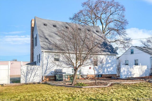 238 E Nepessing Street, Lapeer, MI 48446