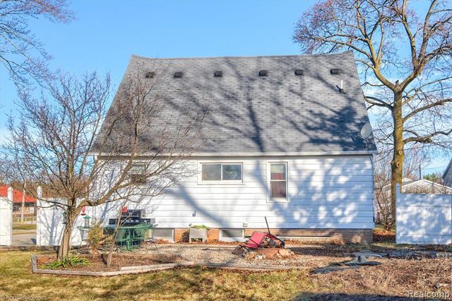 238 E Nepessing Street, Lapeer, MI 48446