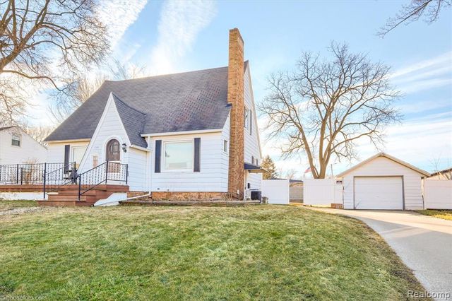 238 E Nepessing Street, Lapeer, MI 48446