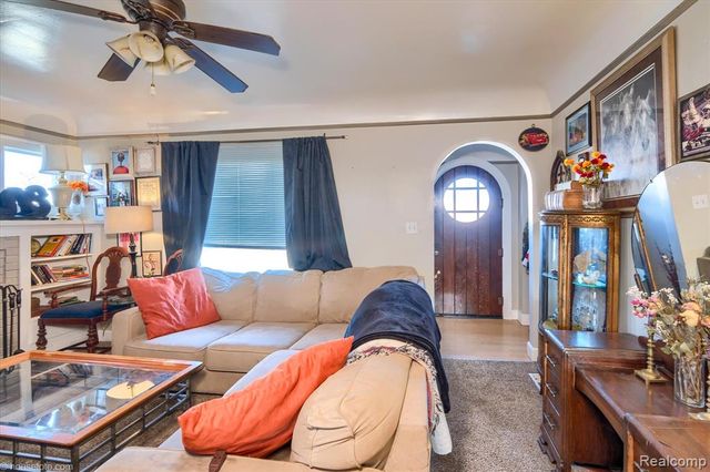 238 E Nepessing Street, Lapeer, MI 48446