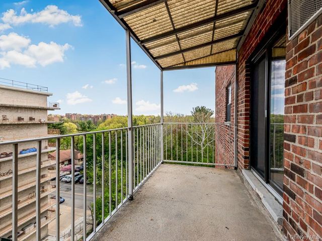 671 Bronx River Road 6L, Yonkers, NY 10704