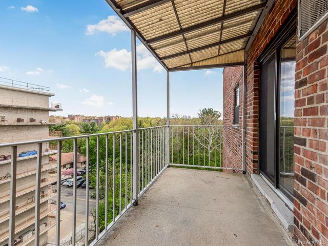 671 Bronx River Road 6L, Yonkers, NY 10704