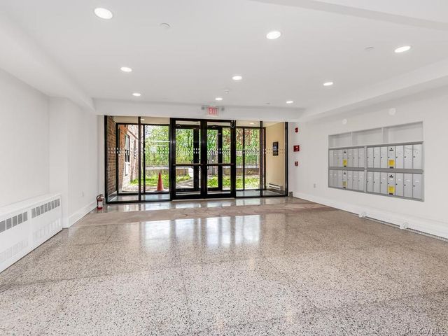 671 Bronx River Road 6L, Yonkers, NY 10704