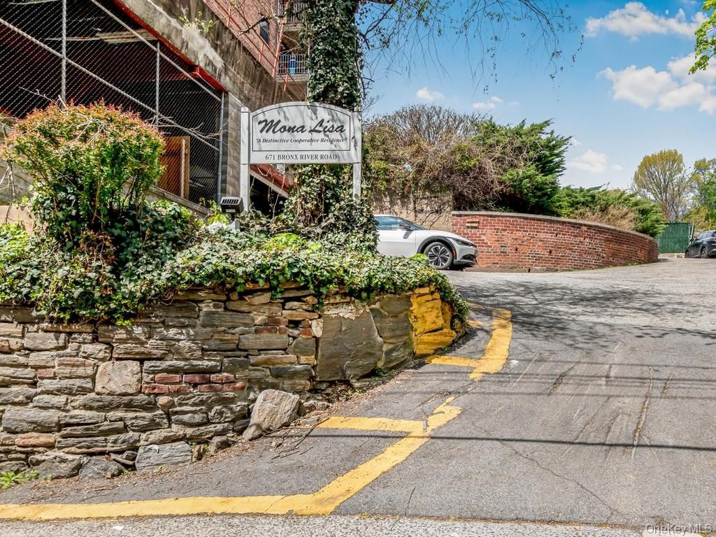 671 Bronx River Road 6L, Yonkers, NY 10704