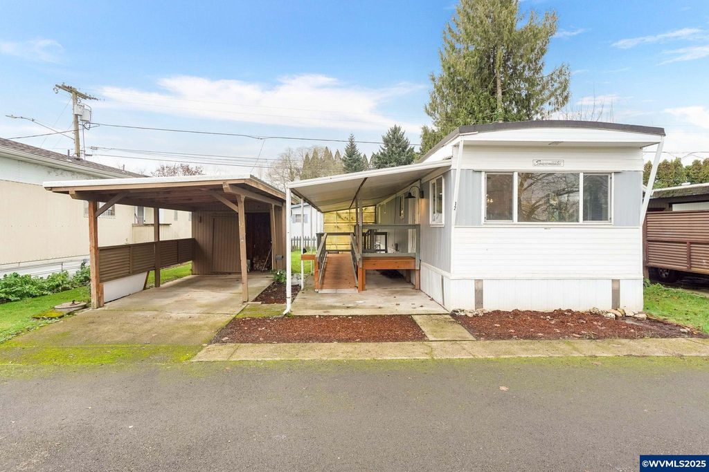Image 1 of property listing at 4882 Lancaster #12 Dr NE 12, Salem, OR 97305