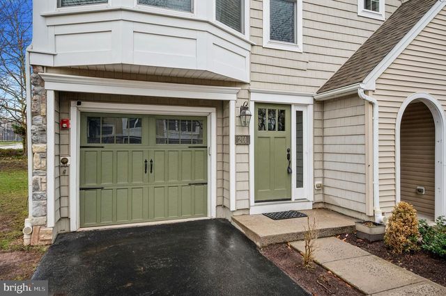 201 COBBLESTONE DR, Ardmore, PA 19003