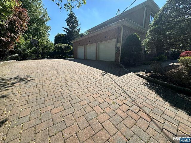 604 Grandview Terrace, Franklin Lakes, NJ 07417