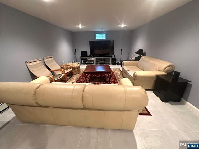 604 Grandview Terrace, Franklin Lakes, NJ 07417