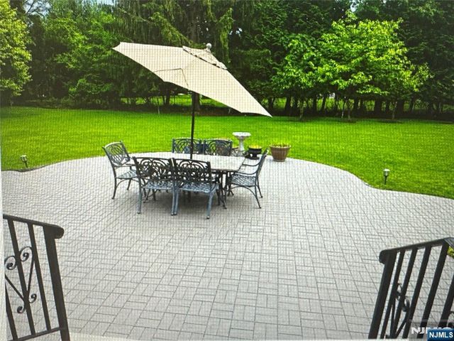 604 Grandview Terrace, Franklin Lakes, NJ 07417