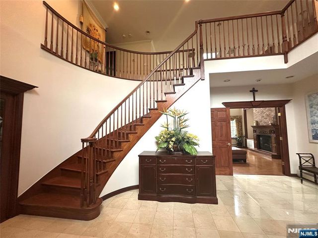 604 Grandview Terrace, Franklin Lakes, NJ 07417