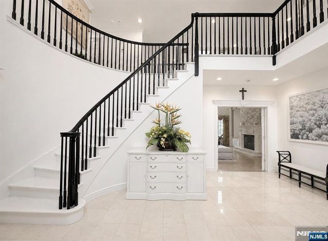 604 Grandview Terrace, Franklin Lakes, NJ 07417