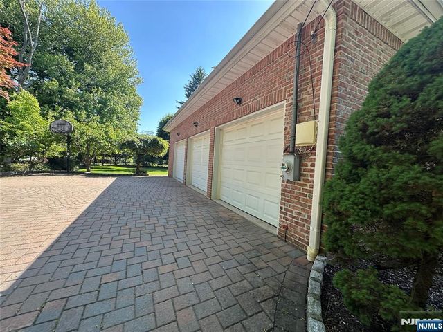 604 Grandview Terrace, Franklin Lakes, NJ 07417