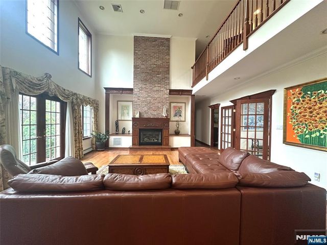 604 Grandview Terrace, Franklin Lakes, NJ 07417