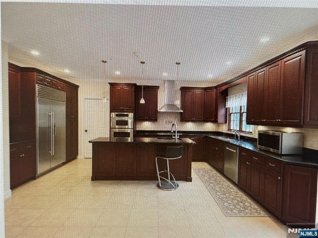 604 Grandview Terrace, Franklin Lakes, NJ 07417