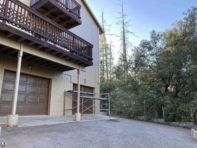 18537 N Dome Ct, Groveland, CA 95321