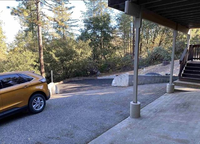 18537 N Dome Ct, Groveland, CA 95321