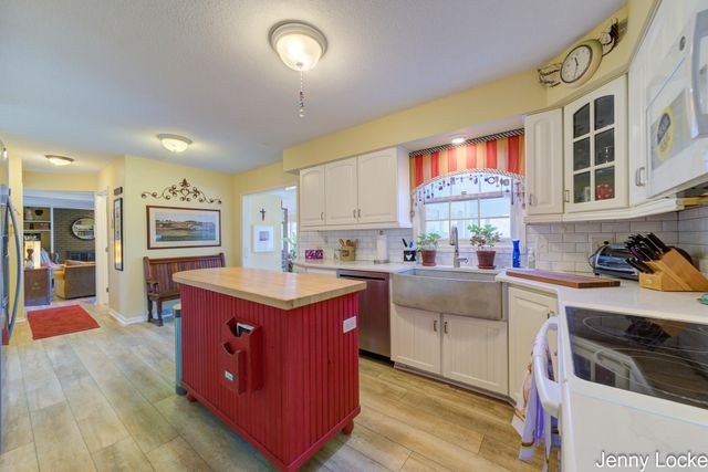 1530 Bayview Drive, Norton Shores City, MI 49441