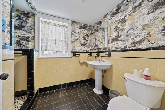 118 Merrymount Rd, Quincy, MA 02169