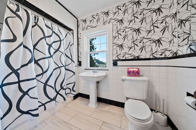 118 Merrymount Rd, Quincy, MA 02169