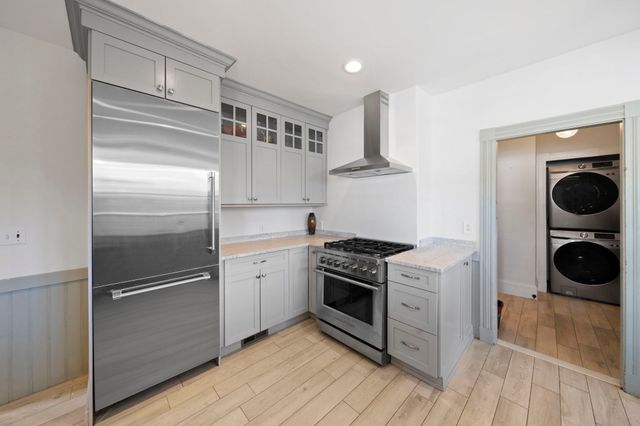118 Merrymount Rd, Quincy, MA 02169