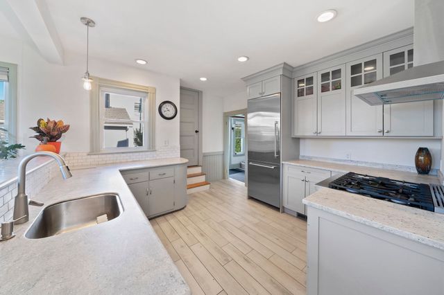 118 Merrymount Rd, Quincy, MA 02169