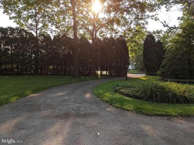 11 N SUGARTOWN RD, Malvern, PA 19355