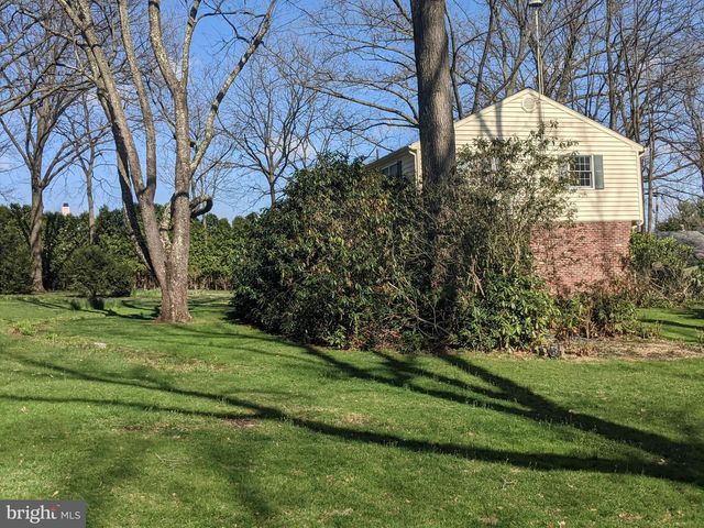 11 N SUGARTOWN RD, Malvern, PA 19355