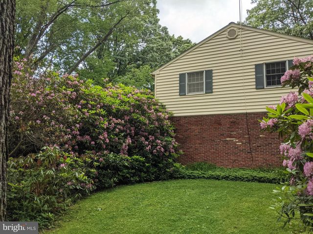 11 N SUGARTOWN RD, Malvern, PA 19355