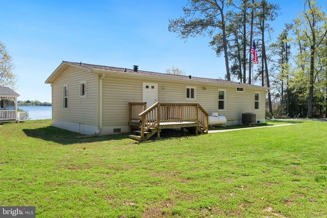 529 MORATTICO CREEK RD, Farnham, VA 22460