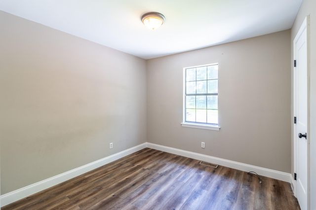 1617 N Chester Road, Hixson, TN 37343