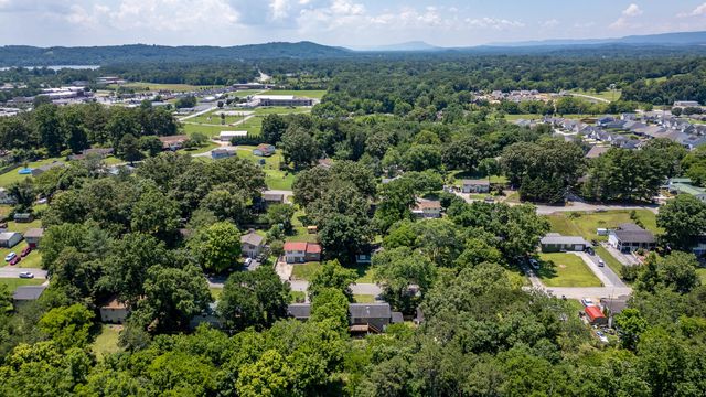 1617 N Chester Road, Hixson, TN 37343